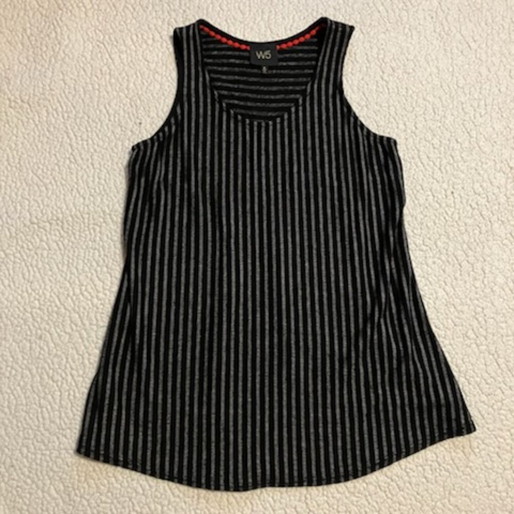 W5 sleeveless top size M